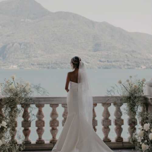 ALT= matrimonio italo indonesiano sul lago di como